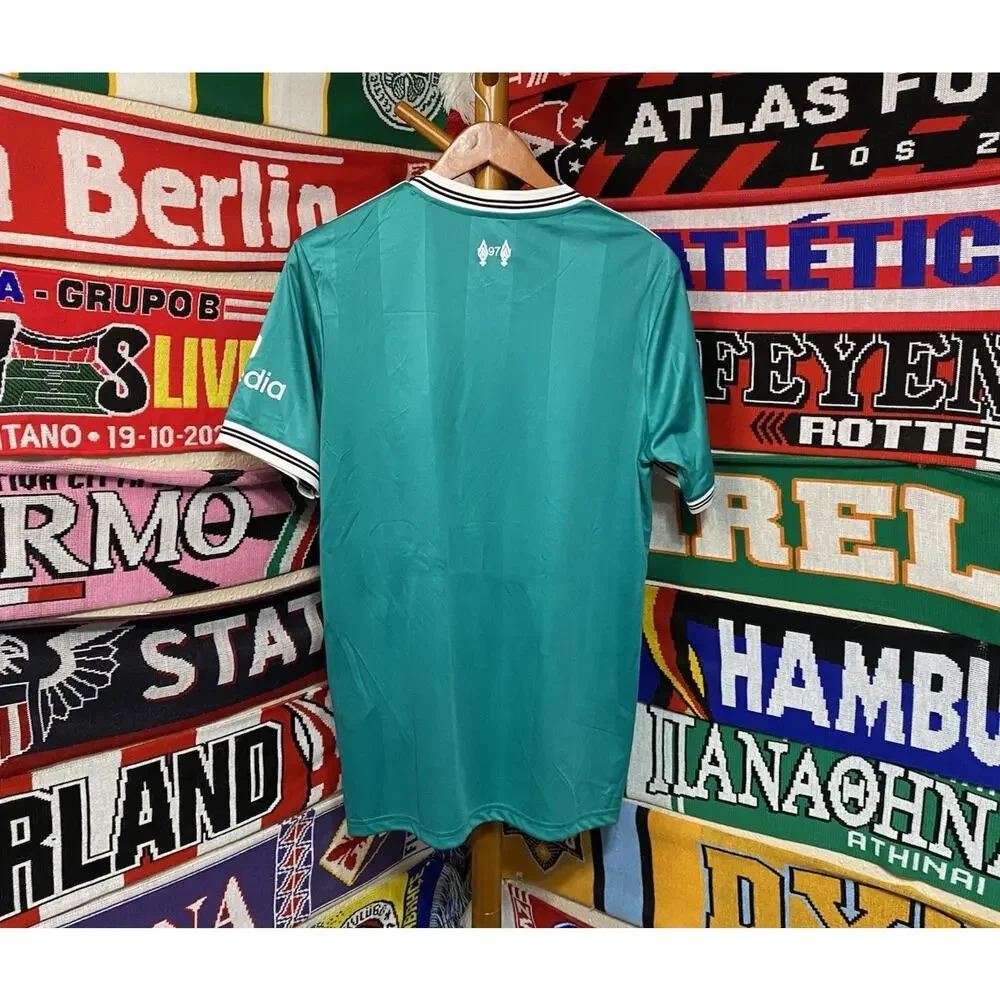 Liverpool | Men’s Large Away “Green” Jersey - Picture 7 of 7